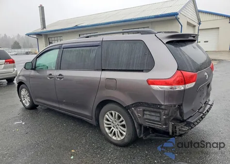 2014 Toyota Sienna Xle 8-Passenger z USA, uszkodzony, nr VIN 5TDYK3DC2ES509496